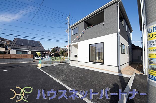 広々な玄関は、ご家族やお友達を迎え入れてくれるスタイリッシュな造りです。