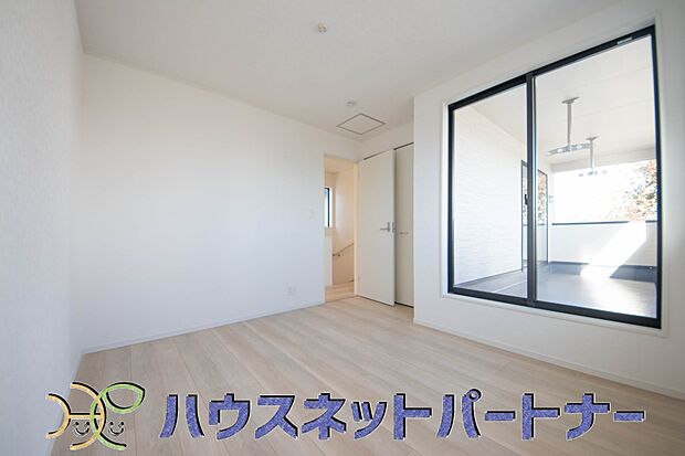 風通しの良いお部屋は心も体も元気にしてくれます。冬はぽかぽかと陽射しで暖か。