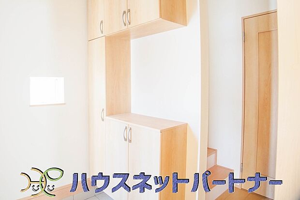 玄関扉を開くとゆったりとした空間。この感動を現地で是非体感してみて下さい。