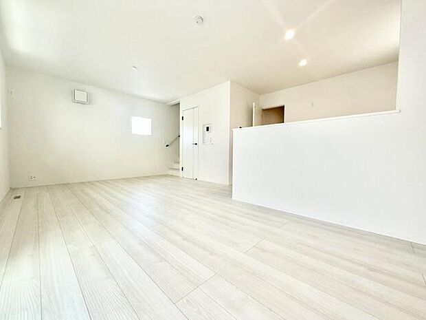 陽だまりのある光彩豊かなリビングは、何よりも快適で心休まる時間を過ごせます。