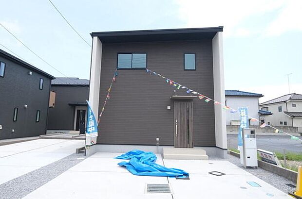 豊かで快適な暮らしを。ここから始まる「日常」はご家族にとってかけがえのない時間となります。少しでも豊かに、快適に。そんな想いから本邸宅は生まれました。