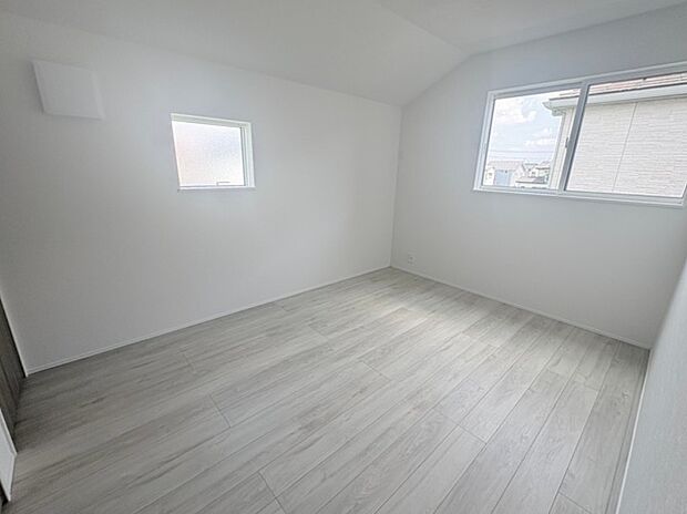 陽射しがぽかぽかと差し込むお部屋は湿気やカビの心配も減るので快適に過ごせます。