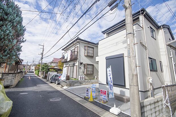 前面道路の日当たりの良い明るいお家。
