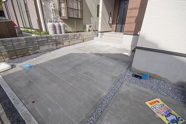 通勤や家族の送迎など、毎日の生活にマイカーが欠かせない方にとって駐車場は大事な条件。敷地内にカースペースがあれば、お出かけやお買い物の際の搬入出もらくらくです。