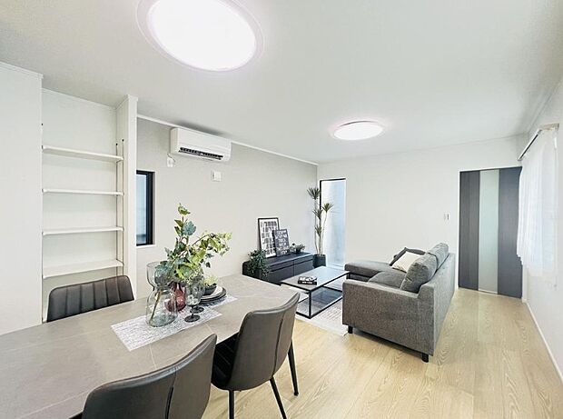 うららかな陽射しがどのお部屋にも降り注ぎますように、快適さを追求した間取設計。得難い立地環境での生活を恵みの豊かな永住の地へと変えてくれます。