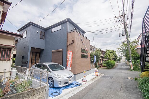 前面道路でお車を駐車するのも楽々。