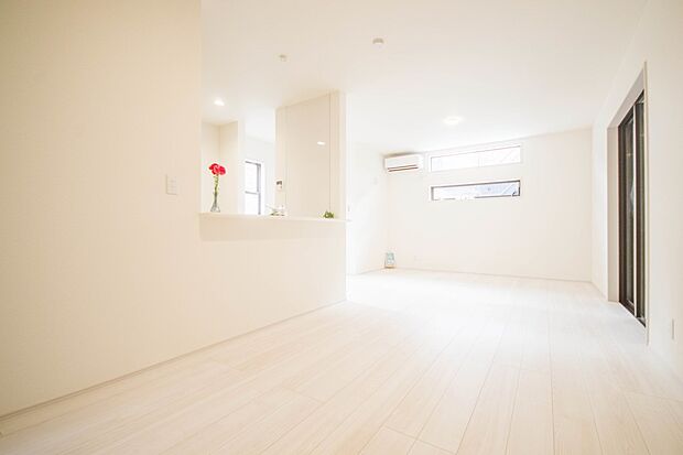 明るく開放的なダイニング。家族とのコミュニケーションが取りやすく、みんなの笑顔が溢れます