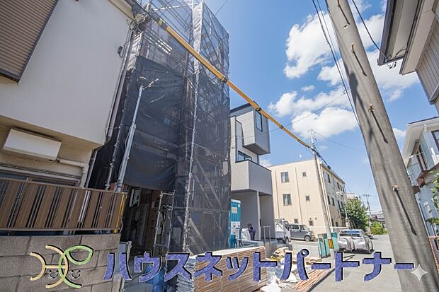 前面道路でお車を駐車するのも楽々。