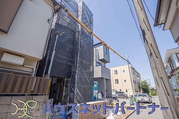 前面道路でお車を駐車するのも楽々。