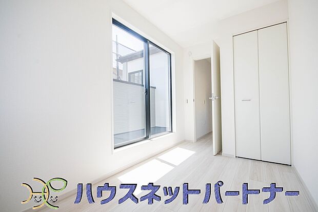 陽光が降り注ぐ明るく開放的な空間が魅力的。