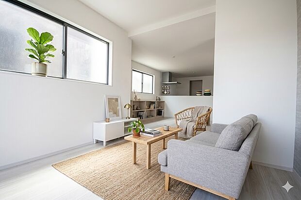 (家具はイメージ画像)リビングは、食事スペースと寛げる場所設けてもまだ余裕の広さ