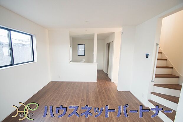 通風・採光に優れ、心地よい光と風が溢れています。 贅沢で豊かな居住性と、プライドを満たすクオリティが見事に調和した住空間。新築ならではの快適なひとときをご体感頂ける筈です。