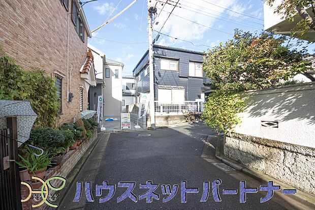 居住者の帰り、訪れる方を優しく迎える・安らぎに満ちた生活空間を予感させる。健やかな暮らしを楽しめそう。