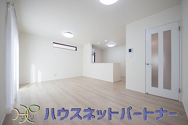 インテリアショップで見掛けた「あの家具」も置ける、ゆったりとした空間。時に広さが上質な寛ぎの時間になる事も。