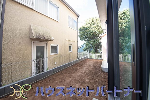 お庭があるって嬉しいですよね。花や野菜を育てたりお子様のブランコを置いたり。家族が楽しむスペースです。