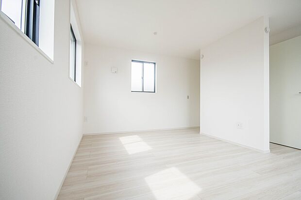 各部屋を最大限に広く使って頂ける様、全居住スペースに収納付。プライベートルームはゆったりと快適に。