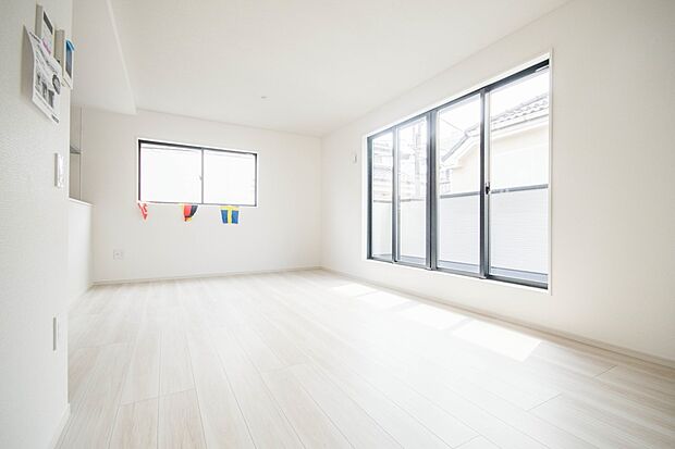 明るく開放的なダイニング。家族とのコミュニケーションが取りやすく、みんなの笑顔が溢れます