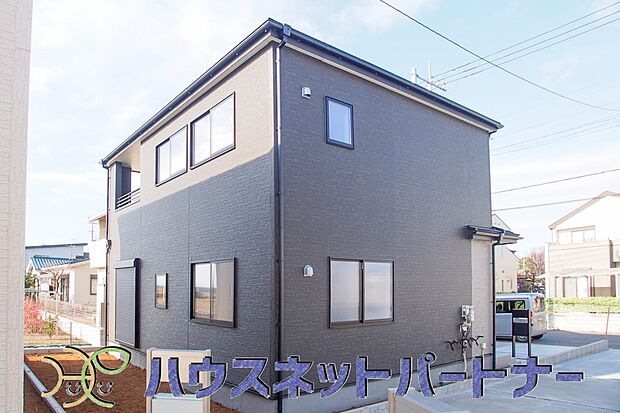 緑豊かな環境でライフワークが楽しみ。ご家族の安らぎをコンセプトに設計された住まいが誕生。