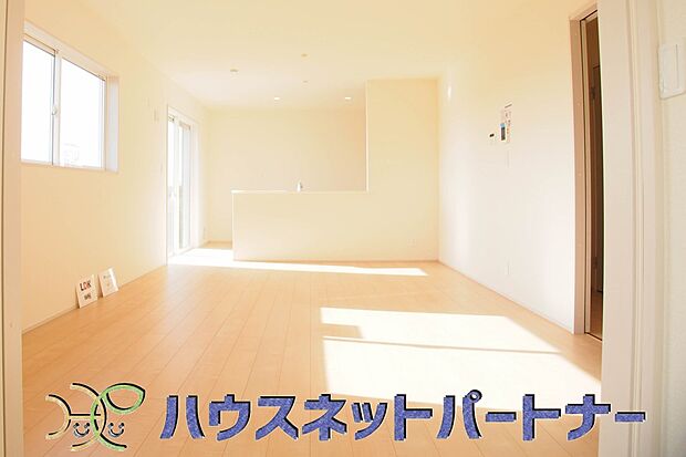 陽だまりのある光彩豊かなリビングは、何よりも快適で心休まる時間を過ごせます。