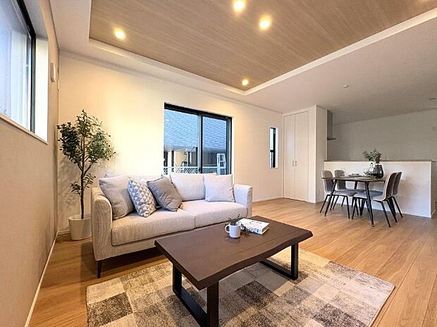 インテリアショップで見掛けた「あの家具」も置ける、ゆったりとした空間。時に広さが上質な寛ぎの時間になる事も。