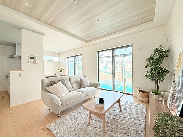 うららかな陽射しがどのお部屋にも降り注ぎますように、快適さを追求した間取設計。得難い立地環境での生活を恵みの豊かな永住の地へと変えてくれます。