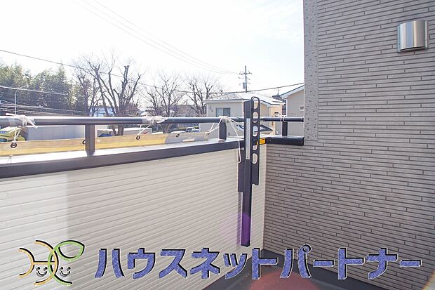 朝の澄んだ空気や、夕方に吹く清々しい風を五感で感じられるバルコニー。住まいの中で唯一屋外にあって、本当の自然を感じられるスペースです。