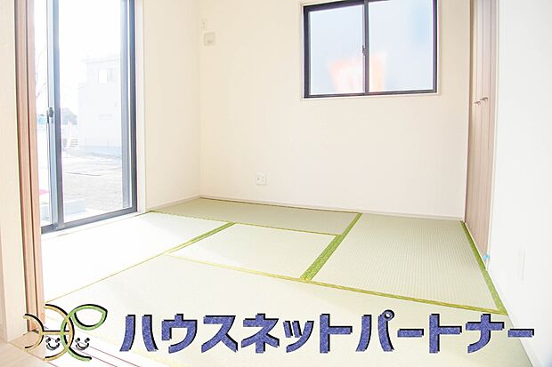 意外と場所をとるアイロンがけや、洗濯物をたたむときにも広々と使うことができ、ちょっと一休みしたい時、すぐに横になれることも魅力ですよね。また、来客時に客間や宿泊部屋として活用できます。