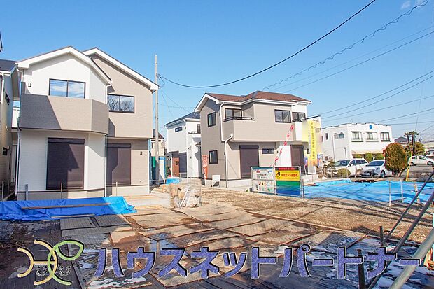 前面道路の日当たりの良い明るいお家。