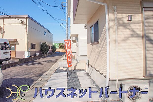 通勤や家族の送迎など、毎日の生活にマイカーが欠かせない方にとって駐車場は大事な条件。敷地内にカースペースがあれば、お出かけやお買い物の際の搬入出もらくらくです。