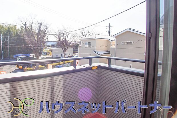 バルコニーから差し込む陽光・通風は、住環境・快適性と共に有り続ける貴重な「財産」です。この新築戸建に住まう事で手に入れるものは、きっと日常にとっても貴重な存在となるはずです。