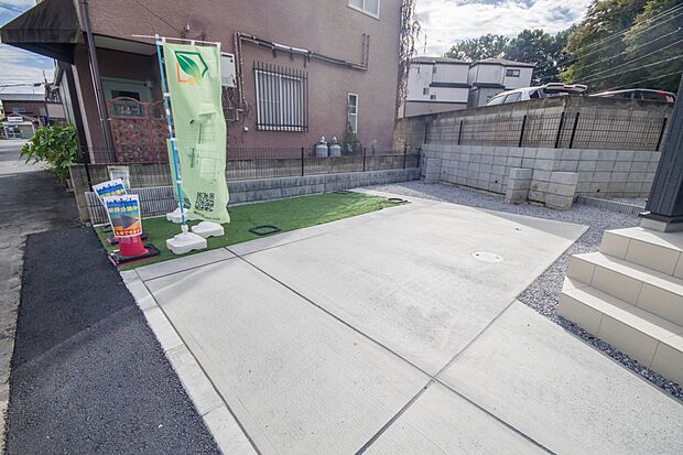 通勤や家族の送迎など、毎日の生活にマイカーが欠かせない方にとって駐車場は大事な条件。敷地内にカースペースがあれば、お出かけやお買い物の際の搬入出もらくらくです。