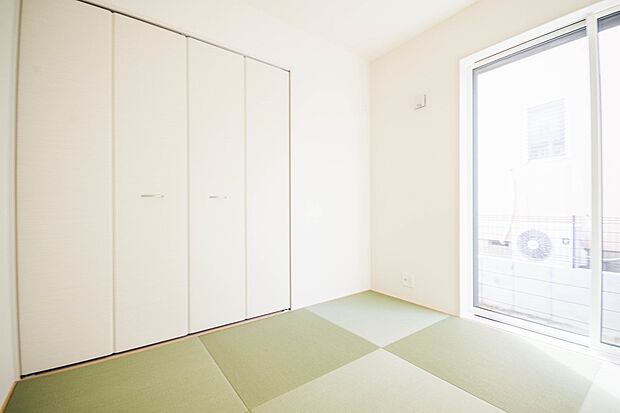 意外と場所をとるアイロンがけや、洗濯物をたたむときにも広々と使うことができ、ちょっと一休みしたい時、すぐに横になれることも魅力ですよね。また、来客時に客間や宿泊部屋として活用できます。