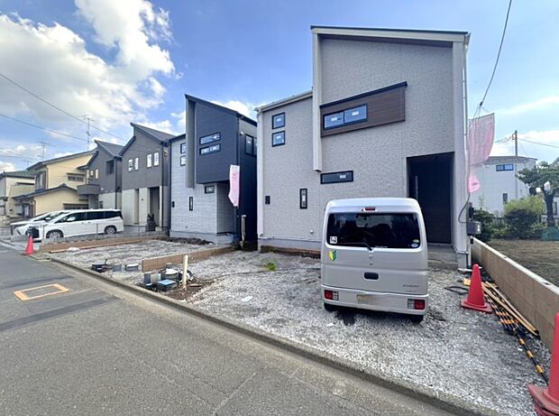 通勤や家族の送迎など、毎日の生活にマイカーが欠かせない方にとって駐車場は大事な条件。敷地内にカースペースがあれば、お出かけやお買い物の際の搬入出もらくらくです。