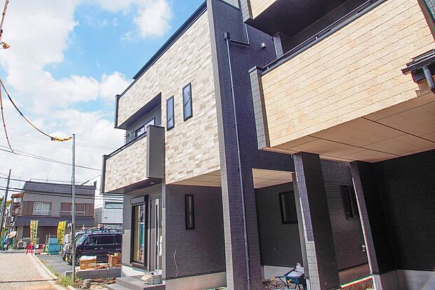 太陽に愛された邸は、陽当り・通風に優れた魅力的で快適さを追求した新築戸建でした。ここに住むからこそ意味がある。そんな特別感に浸りながら、毎日をお過ごしして欲しいです。