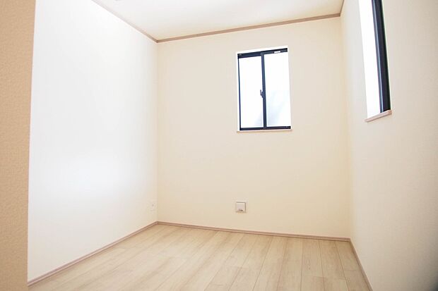 陽光が降り注ぐ明るく開放的な空間が魅力的。