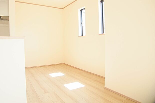 明るく開放的なダイニング。家族とのコミュニケーションが取りやすく、みんなの笑顔が溢れます