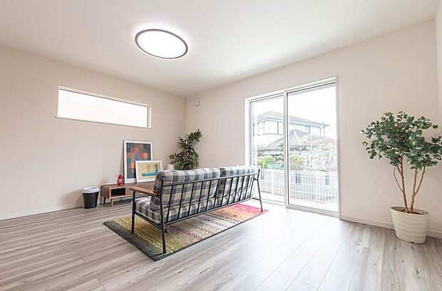 陽だまりのある光彩豊かなリビングは、何よりも快適で心休まる時間を過ごせます。