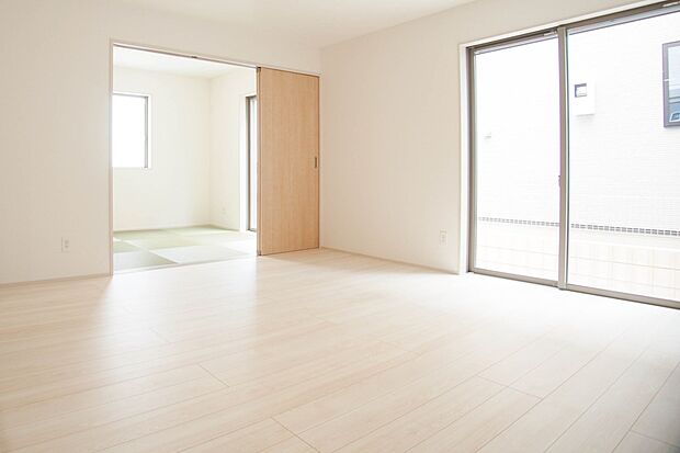 うららかな陽射しがどのお部屋にも降り注ぎますように、快適さを追求した間取設計。得難い立地環境での生活を恵みの豊かな永住の地へと変えてくれます。