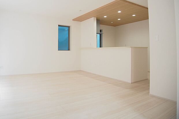 明るく開放的なダイニング。家族とのコミュニケーションが取りやすく、みんなの笑顔が溢れます