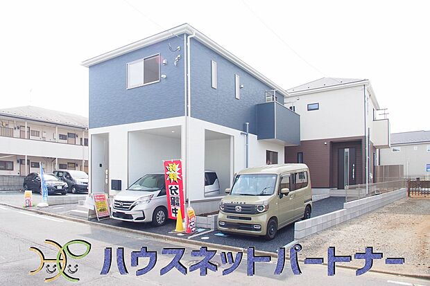 街に溶け合う美しい景観と、採光や風通しを考えて設計された間取り。近隣の視線を考え調整した窓位置など、外観だけでなく、住まうご家族の心地よさを最優先しました。