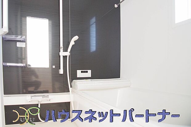 冬場にはヒヤッとしないように暖房機能、梅雨の時期には乾燥等、機能的で清潔感溢れる浴室。快適・清潔な空間で心も体もオフになる時間を楽しむことが可能です。