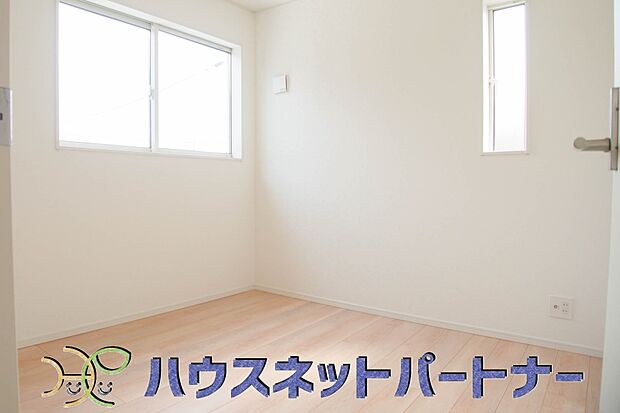 お部屋に入る日差しを見ると、植物も人も太陽の光が必要だと改めて思います。