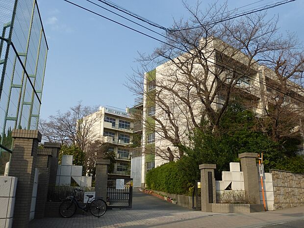 周辺環境-中学校(550m)木崎中学校