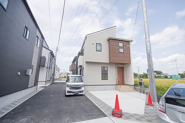 太陽に愛された邸は、陽当り・通風に優れた魅力的で快適さを追求した新築戸建でした。ここに住むからこそ意味がある。そんな特別感に浸りながら、毎日をお過ごしして欲しいです。