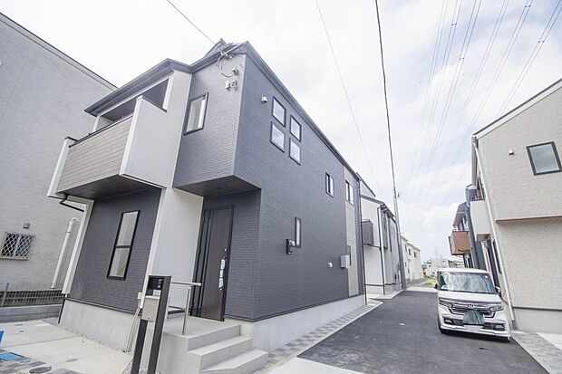 通勤や家族の送迎など、毎日の生活にマイカーが欠かせない方にとって駐車場は大事な条件。敷地内にカースペースがあれば、お出かけやお買い物の際の搬入出もらくらくです。