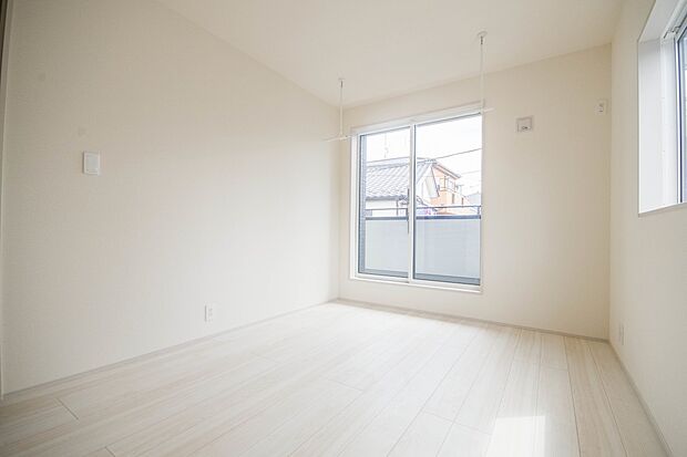 各部屋を最大限に広く使って頂ける様、全居住スペースに収納付。プライベートルームはゆったりと快適に。