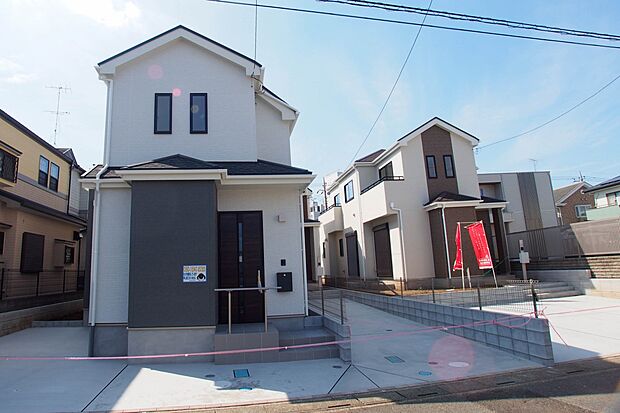 太陽に愛された邸は、陽当り・通風に優れた魅力的で快適さを追求した新築戸建でした。ここに住むからこそ意味がある。そんな特別感に浸りながら、毎日をお過ごしして欲しいです。