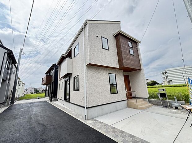 流行に左右されず、将来にわたって価値が継続する上質な佇まい。親しみやすさといった個性を演出してくれます。