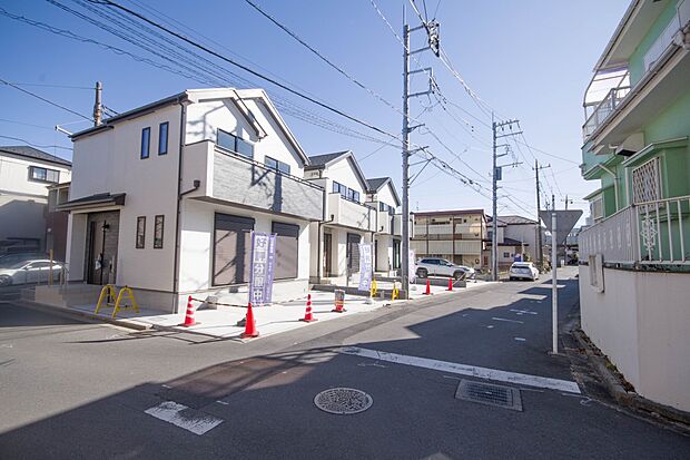 前面道路でお車を駐車するのも楽々。