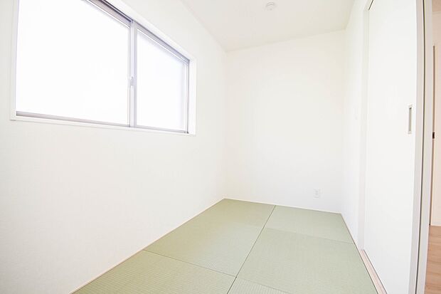 意外と場所をとるアイロンがけや、洗濯物をたたむときにも広々と使うことができ、ちょっと一休みしたい時、すぐに横になれることも魅力ですよね。また、来客時に客間や宿泊部屋として活用できます。